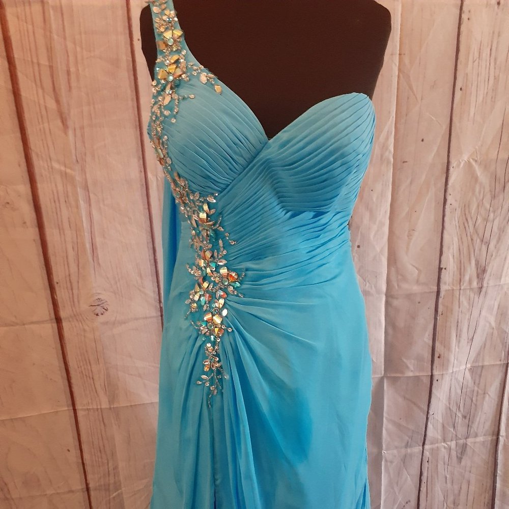 Gorgeous Turquoise Prom Gown
